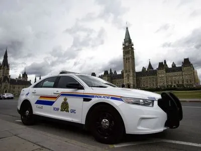 ЗМІ: невідомий намагався напасти на солдата почесної варти біля парламенту Канади
