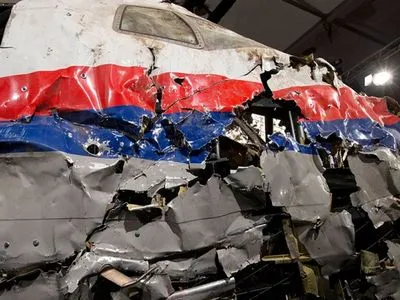На месте крушения MH17 обнаружили крупные обломки самолета - СМИ