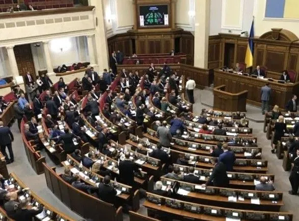 Полсотни нардепов пропустили 90% голосований восьмой сессии Рады