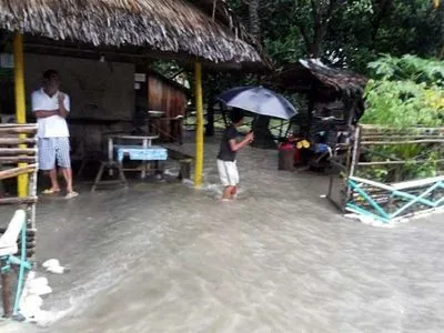 На Філіппіни обрушився тропічний циклон: постраждали понад 700 тис. осіб