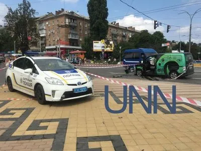 В Киеве машина задавила пешехода, вылетев на тротуар