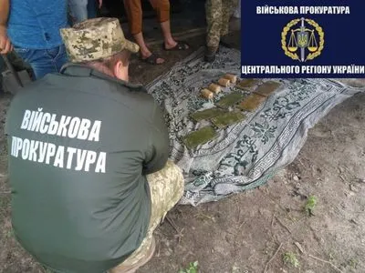 Військовослужбовець на Чернігівщині продавав елементи динамічного захисту танків