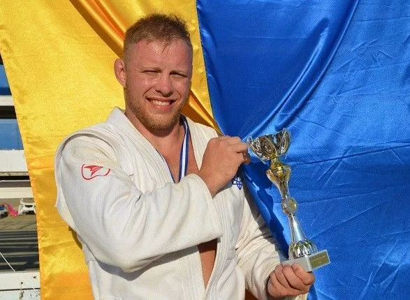 Украинец победил на международном турнире по пляжному самбо