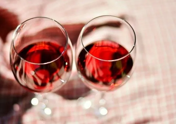 Червоне вино запобігає розвитку раку - вчені
