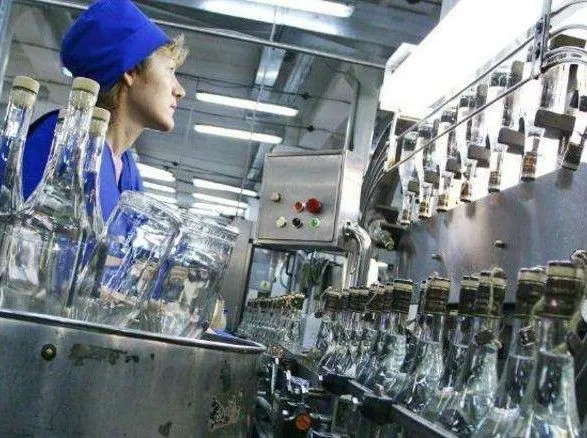 Украина продолжает сокращать объемы производства водки