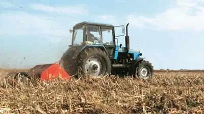 Возле Мариуполя во время сбора урожая подорвался трактор