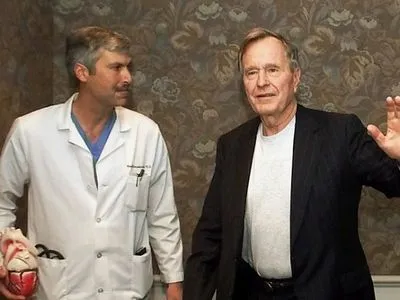 Полиция опубликовала видео c предполагаемым убийцей кардиолога Джорджа Буша-старшего