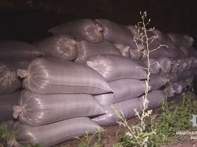 В Одесі затримали зловмисників, які вкрали 4,5 тони зерна з потягів