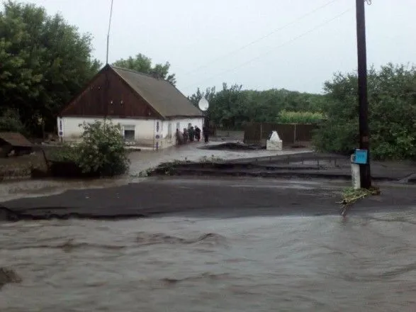 Застряглі маршрутки та затоплені офіси: Запорізькою областю пронеслася негода