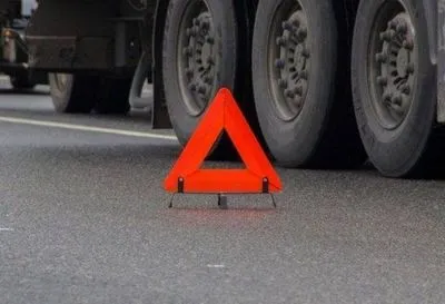 Во Львовской области под колесами грузовика погиб мужчина
