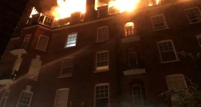 Людей посреди ночи эвакуировали из дома в Лондоне из-за пожара