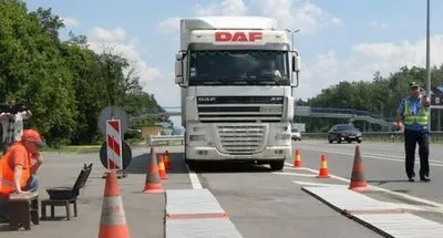 Грузовики на дорогах Украины начнут взвешивать автоматически