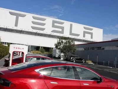 Омелян назвал условие появления в Украине завода Tesla