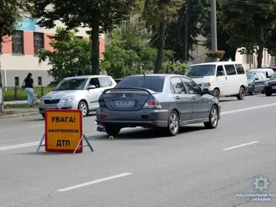 Під час масштабної ДТП у Вінниці зіткнулися п'ять автомобілів