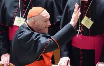 Впливовий кардинал пішов у відставку через секс-скандал у Ватикані