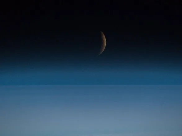 Астронавт показав "кривавий" Місяць з космосу