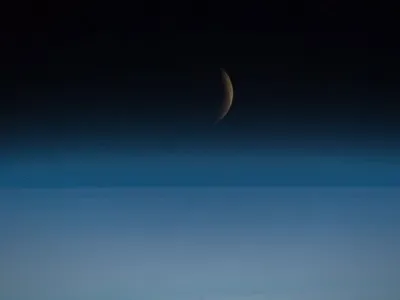 Астронавт показал "кровавую" Луну из космоса