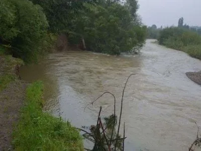 На Буковині виникла загроза підтоплення через паводок на річці Сірет