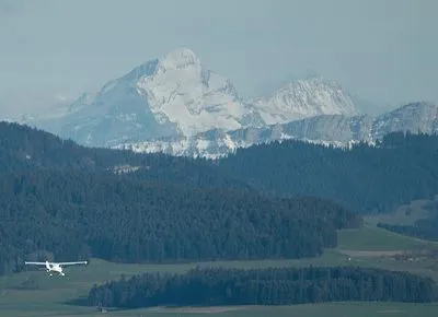 В швейцарских Альпах самолет врезался в ледник, есть погибшие