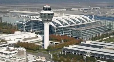 Сотні людей ночували в аеропорту Мюнхена через затримки рейсів