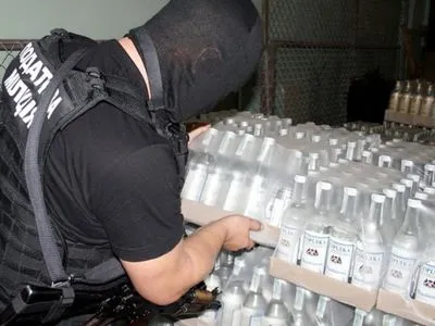 Под Киевом готовили на продажу тонны алкоголя с метанолом