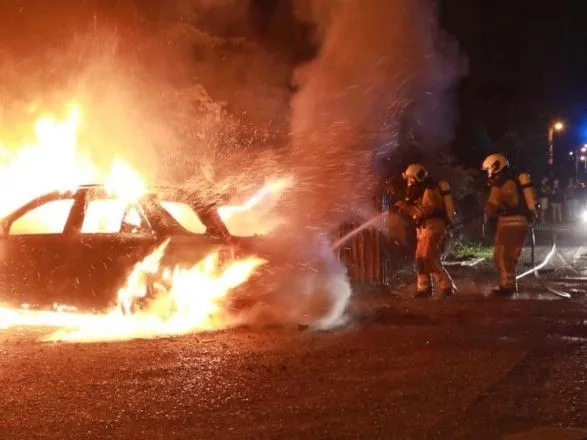 За добу у Києві згоріли шість автівок