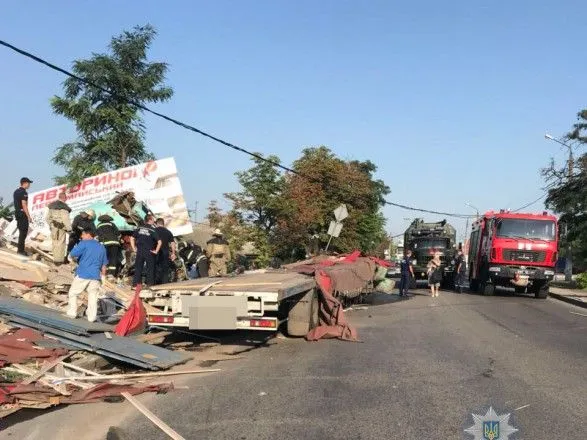 На Миколаївщині перекинувся вантаж фури: загинув пішохід