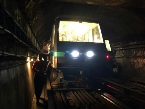 Из-за сбоя в метрополитене Парижа застряли 12 поездов