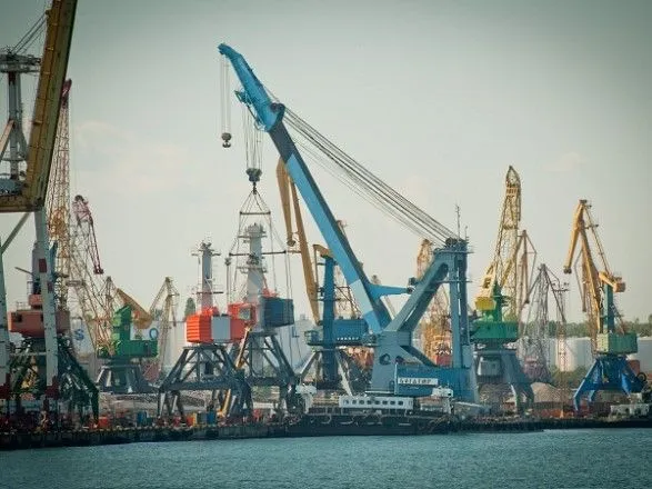 Профсоюзы "Черноморска" не допустят сдачи порта китайской Hutchison Ports в "мертвый" сезон