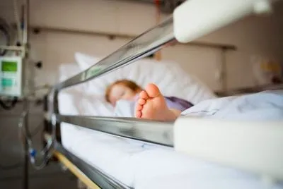 У Маріуполі 11-місячний хлопчик випив небезпечну рідину і потрапив до лікарні