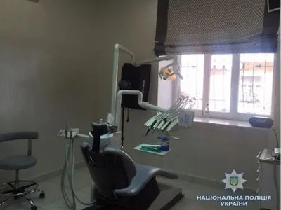 В столичном стоматологическом центре умерла женщина