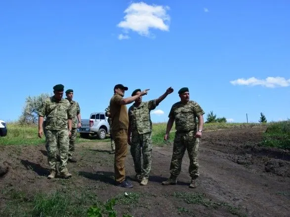 Строительство "стены" на границе с РФ в Харьковской области завершат до конца года