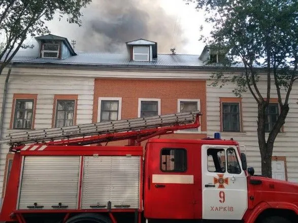 В Харькове загорелось здание академии