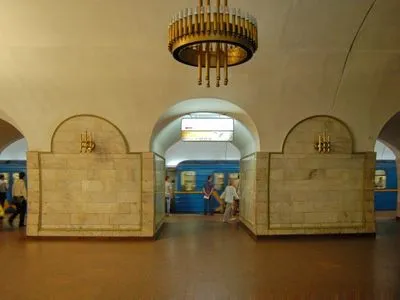 Завтра ввечері три центральні станції метро в Києві будуть закриті