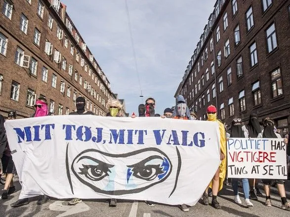 В Дании первых женщин оштрафовали за ношение одежды, которая закрывает лицо