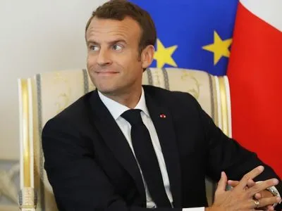 Макрон і Мей провели робочу зустріч в літній резиденції французького президента