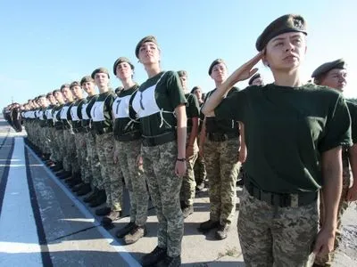 Жінки-військові вперше крокуватимуть на параді до Дня незалежності