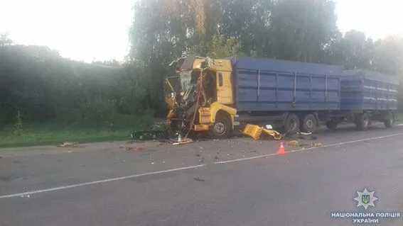 На Сумщині зіткнулися вантажівки: загинув водій