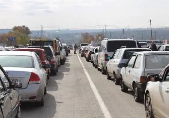 В очередях на КПВВ на Донбассе собралось 120 авто