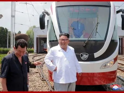 У столиці Північної Кореї провели оглядини модернізованого міського транспорту