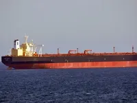 У берегов Японии загорелся танкер
