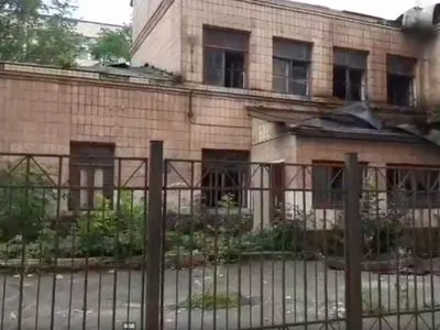 У Києві загорілась будівля недіючого дитсадка