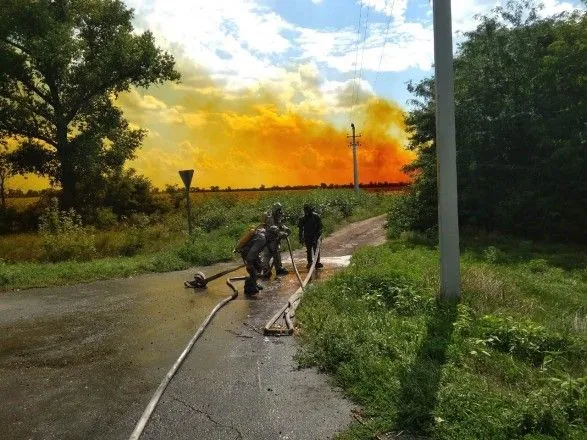 Утечка азотной кислоты в Днепропетровской области: опасности для людей нет
