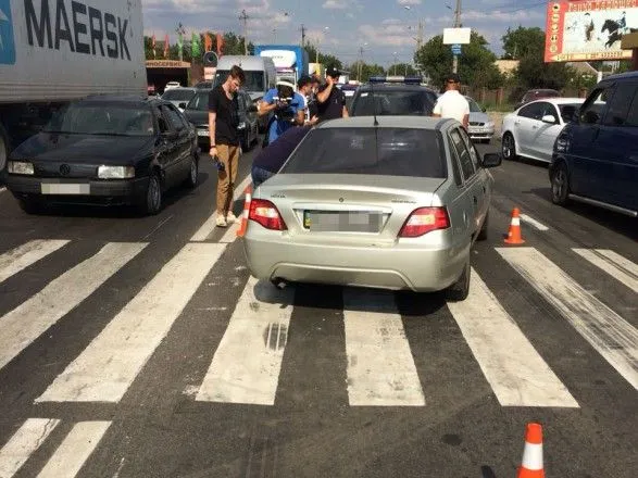 Під час акції в Одеській області автомобіль поїхав у натовп: постраждав поліцейський