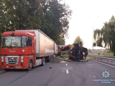 При ДТП с тремя грузовиками в Виннице погиб иностранец