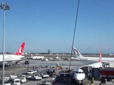 В аеропорту Стамбула зіткнулись два пасажирських літаки