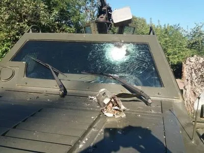 Бойовики з ОРДЛО обстріляли КП "Майорськ": пошкоджено бронеавтомобіль