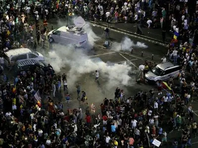 У Румунії маніфестанти перекрили рух у центрі столиці, сутички продовжують спалахувати