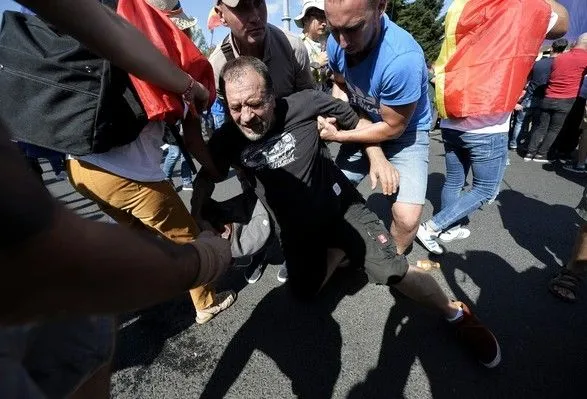 protesti-u-rumuniyi-politsiya-zastosuvala-slozoginniy-gaz-ye-postrazhdali