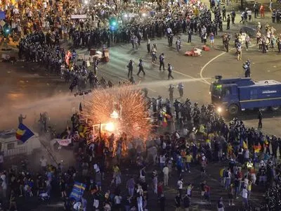 У Бухаресті почався ще один мітинг після розгону п'ятничної демонстрації